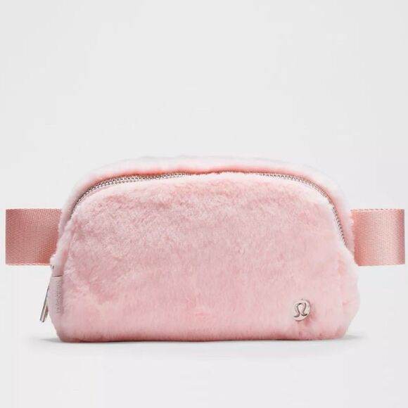 lululemon Everywhere Belt Bag Plush Fleece - Picture 1 of 7